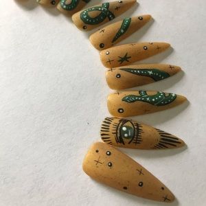 Custom press on nails